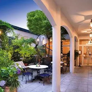 https://gloria-and-avenue.midi-pyreneeshotels.com