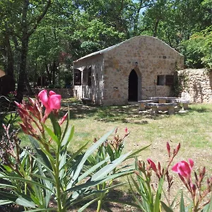 Le Donjon Des Combes Et Son Frühstückspension